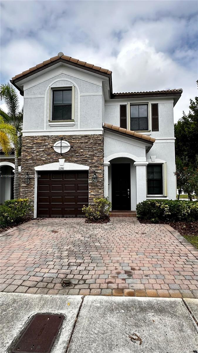 11281 NW 88th Ter, Doral, Florida 33178, 4 Bedrooms Bedrooms, ,2 BathroomsBathrooms,Residentiallease,For Rent,11281 NW 88th Ter,A11519497