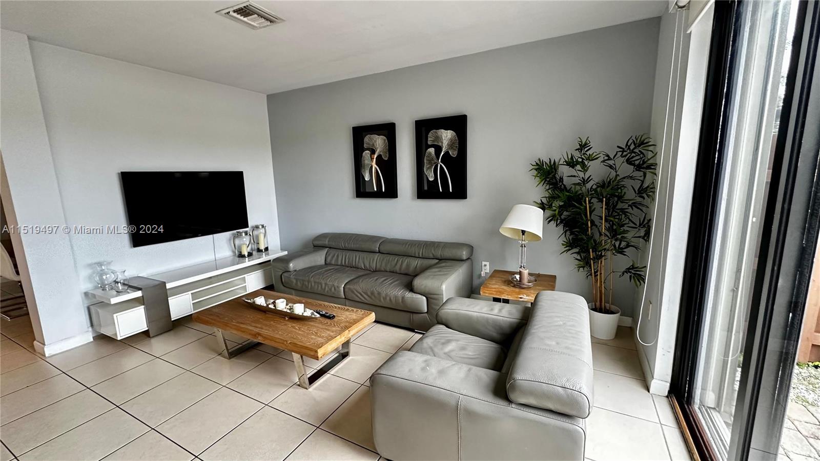 11281 NW 88th Ter, Doral, Florida 33178, 4 Bedrooms Bedrooms, ,2 BathroomsBathrooms,Residentiallease,For Rent,11281 NW 88th Ter,A11519497