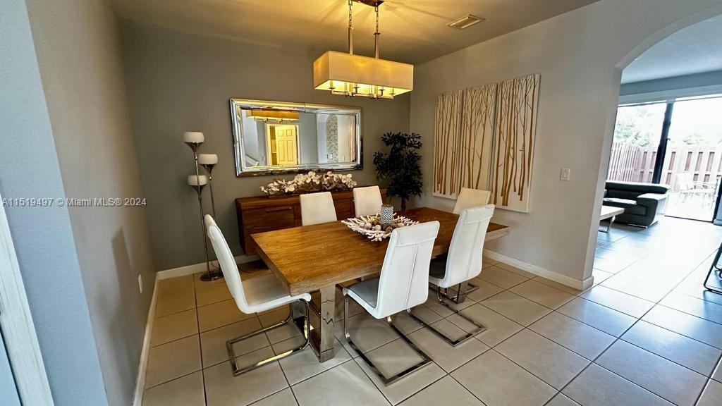 11281 NW 88th Ter, Doral, Florida 33178, 4 Bedrooms Bedrooms, ,2 BathroomsBathrooms,Residentiallease,For Rent,11281 NW 88th Ter,A11519497