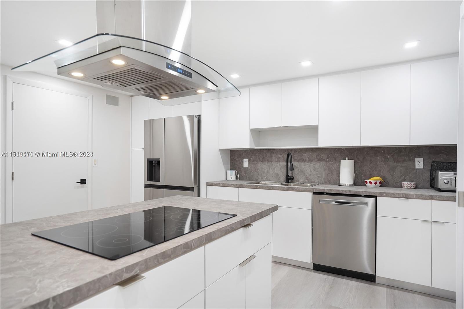 10155 Collins Ave 406, Bal Harbour, Florida 33154, 2 Bedrooms Bedrooms, ,3 BathroomsBathrooms,Residentiallease,For Rent,10155 Collins Ave 406,A11519476