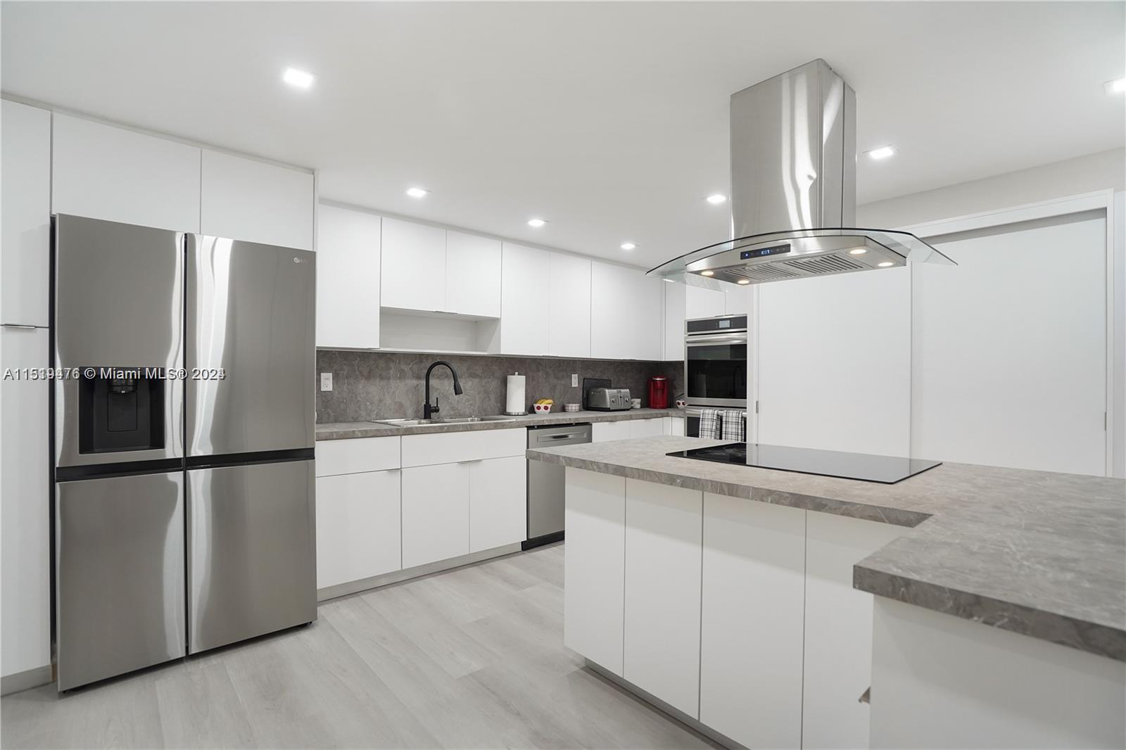 10155 Collins Ave 406, Bal Harbour, Florida 33154, 2 Bedrooms Bedrooms, ,3 BathroomsBathrooms,Residentiallease,For Rent,10155 Collins Ave 406,A11519476