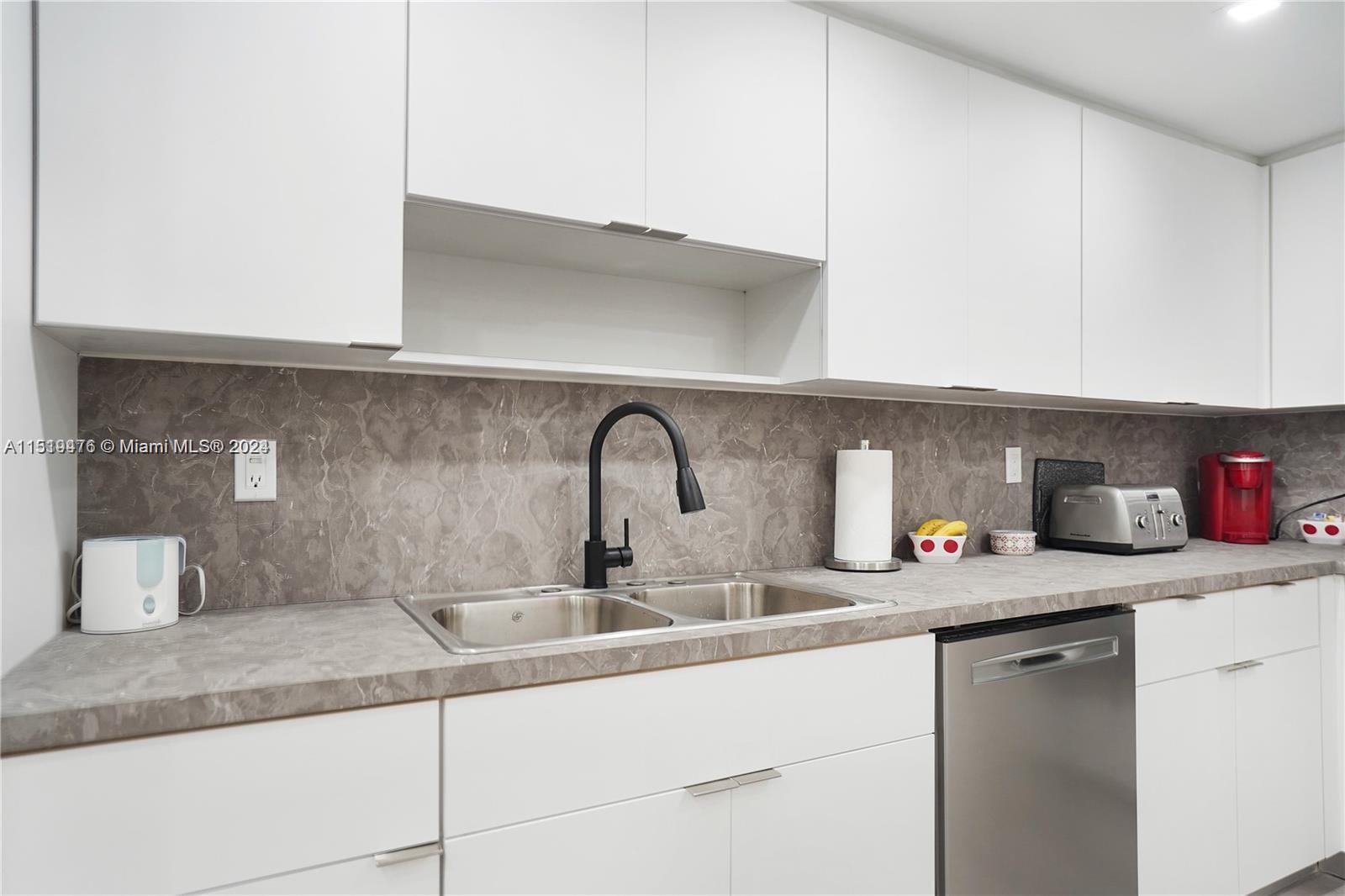10155 Collins Ave 406, Bal Harbour, Florida 33154, 2 Bedrooms Bedrooms, ,3 BathroomsBathrooms,Residentiallease,For Rent,10155 Collins Ave 406,A11519476