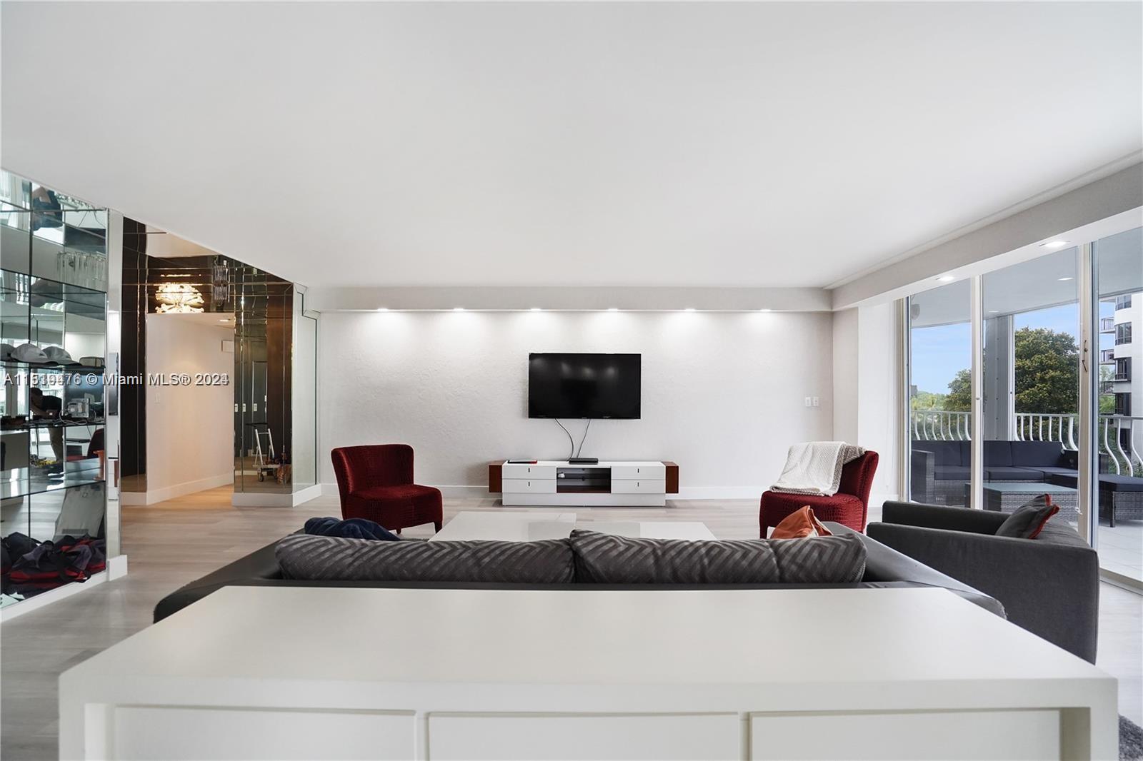 10155 Collins Ave 406, Bal Harbour, Florida 33154, 2 Bedrooms Bedrooms, ,3 BathroomsBathrooms,Residentiallease,For Rent,10155 Collins Ave 406,A11519476