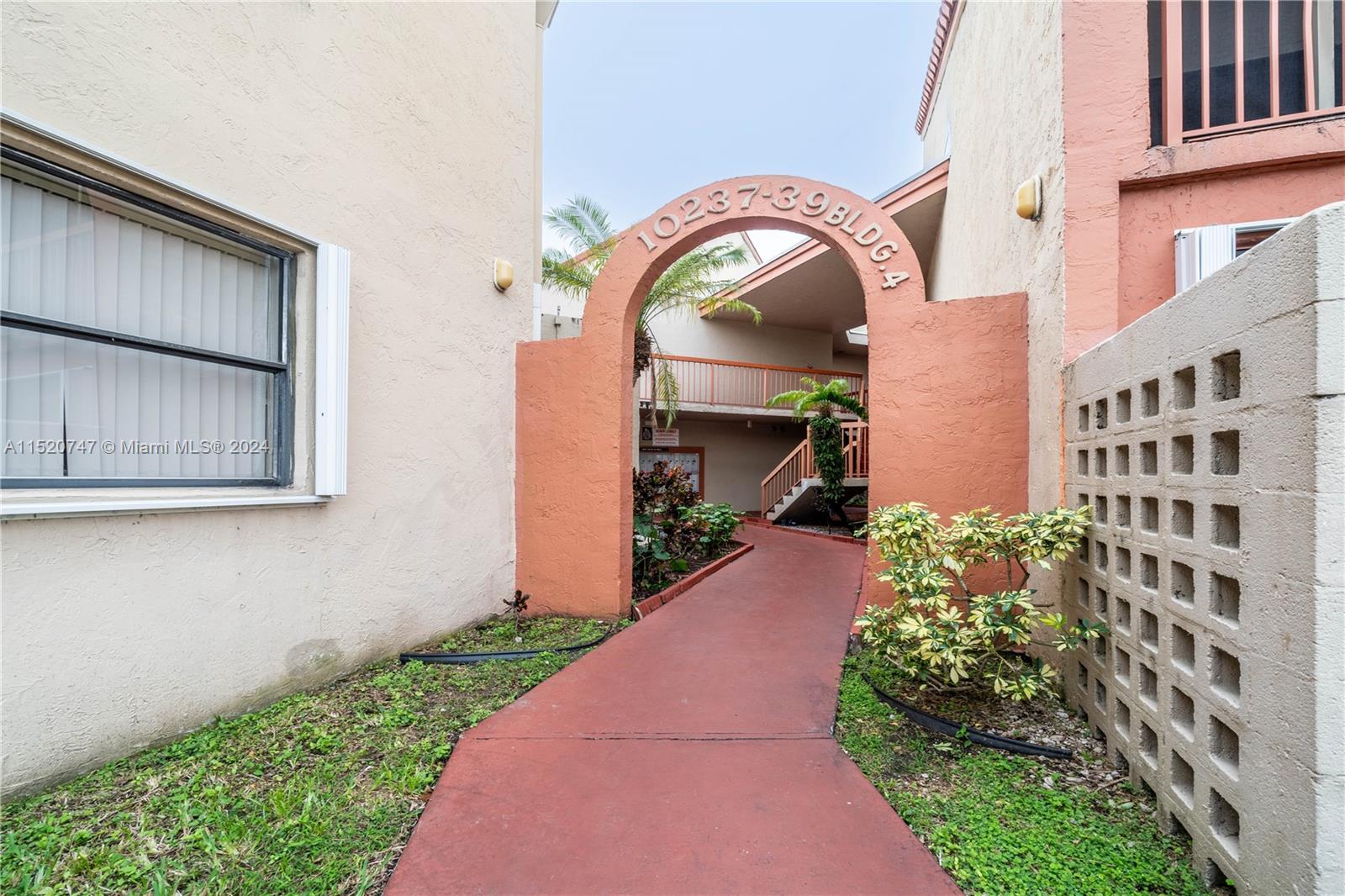 10237 NW 9th St Cir 102-4, Miami, Florida 33172, 2 Bedrooms Bedrooms, ,2 BathroomsBathrooms,Residentiallease,For Rent,10237 NW 9th St Cir 102-4,A11520747