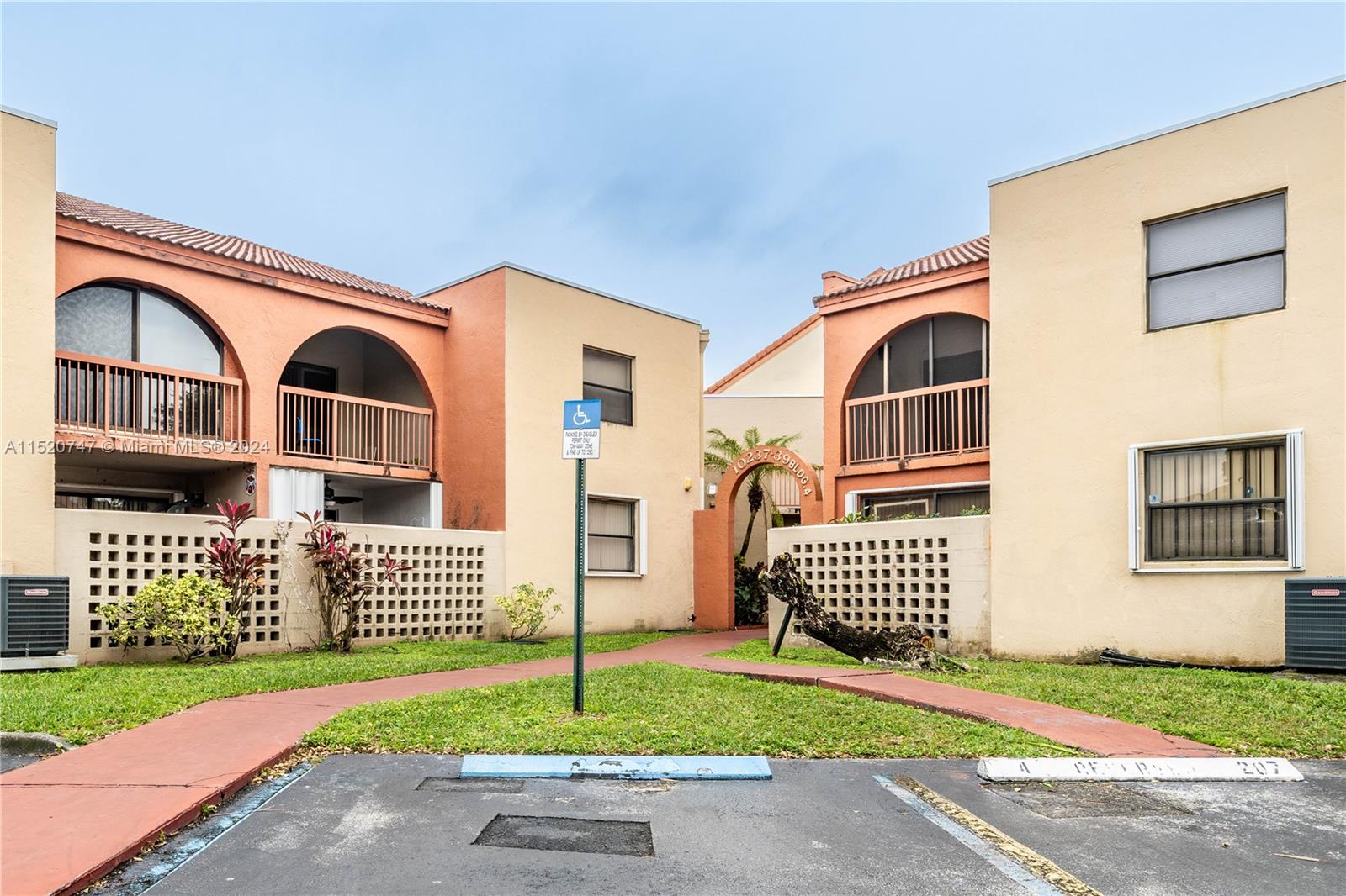10237 NW 9th St Cir 102-4, Miami, Florida 33172, 2 Bedrooms Bedrooms, ,2 BathroomsBathrooms,Residentiallease,For Rent,10237 NW 9th St Cir 102-4,A11520747