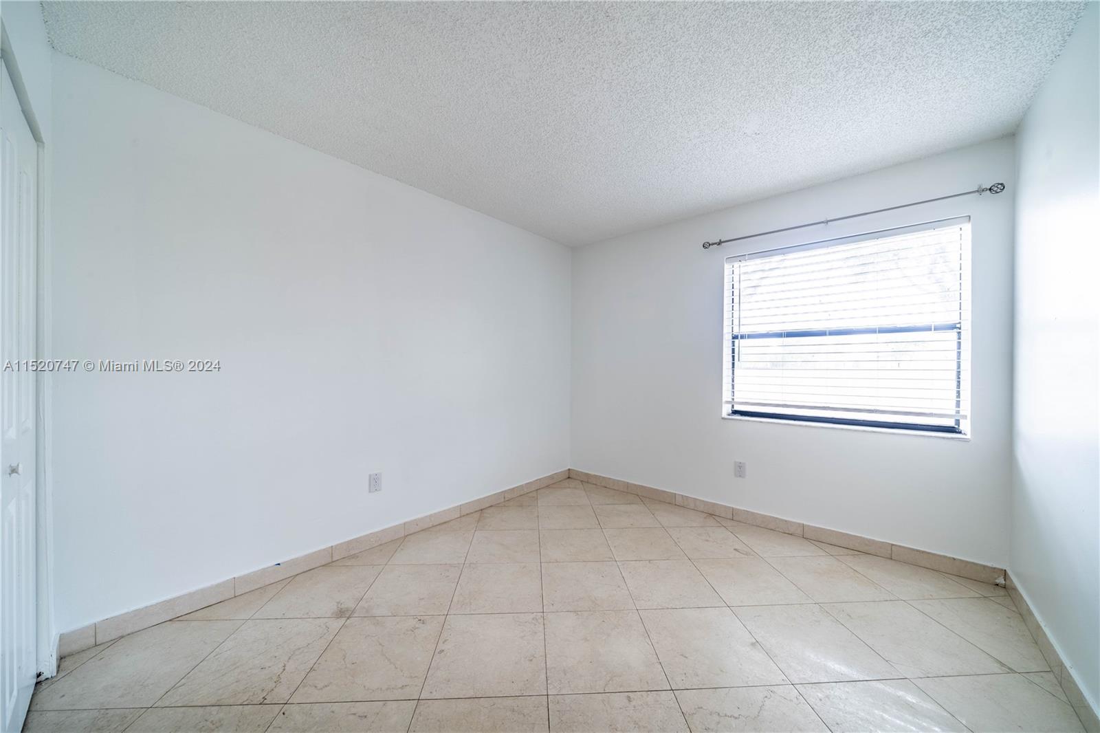 10237 NW 9th St Cir 102-4, Miami, Florida 33172, 2 Bedrooms Bedrooms, ,2 BathroomsBathrooms,Residentiallease,For Rent,10237 NW 9th St Cir 102-4,A11520747