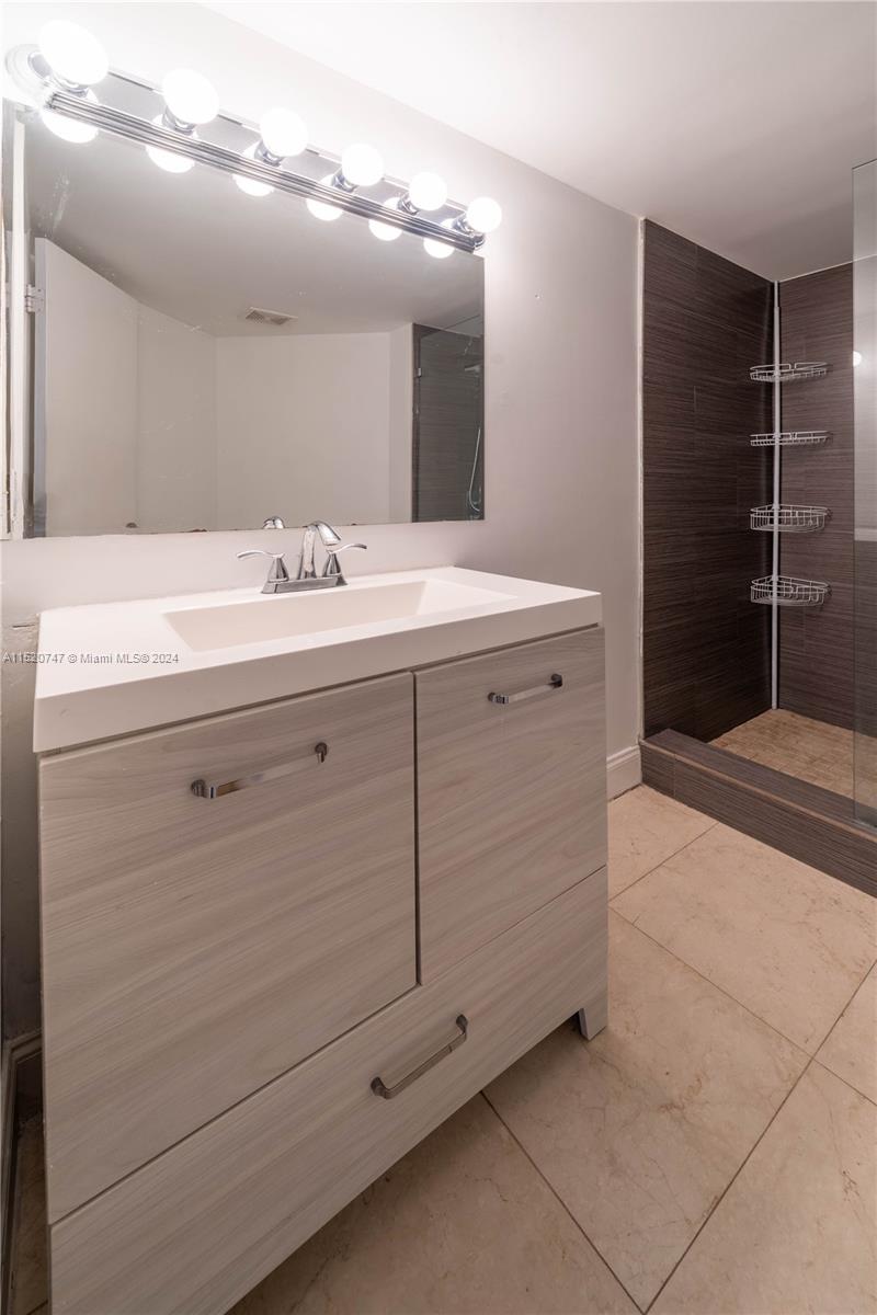 10237 NW 9th St Cir 102-4, Miami, Florida 33172, 2 Bedrooms Bedrooms, ,2 BathroomsBathrooms,Residentiallease,For Rent,10237 NW 9th St Cir 102-4,A11520747