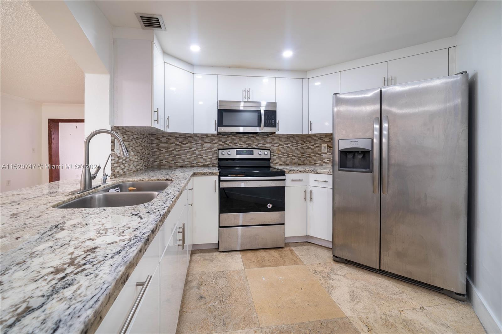 10237 NW 9th St Cir 102-4, Miami, Florida 33172, 2 Bedrooms Bedrooms, ,2 BathroomsBathrooms,Residentiallease,For Rent,10237 NW 9th St Cir 102-4,A11520747