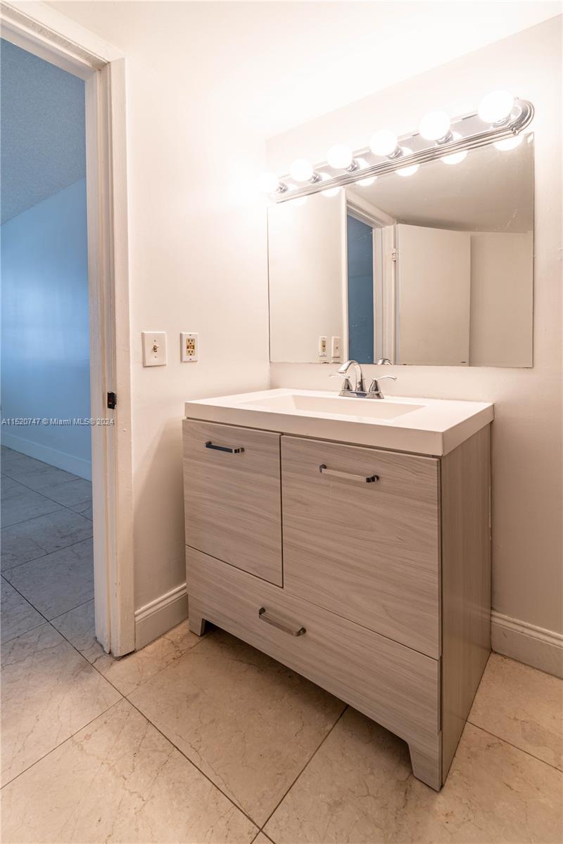 10237 NW 9th St Cir 102-4, Miami, Florida 33172, 2 Bedrooms Bedrooms, ,2 BathroomsBathrooms,Residentiallease,For Rent,10237 NW 9th St Cir 102-4,A11520747