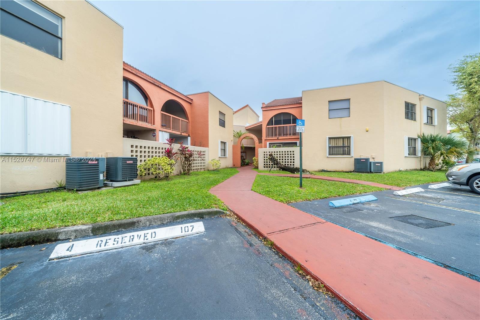 10237 NW 9th St Cir 102-4, Miami, Florida 33172, 2 Bedrooms Bedrooms, ,2 BathroomsBathrooms,Residentiallease,For Rent,10237 NW 9th St Cir 102-4,A11520747
