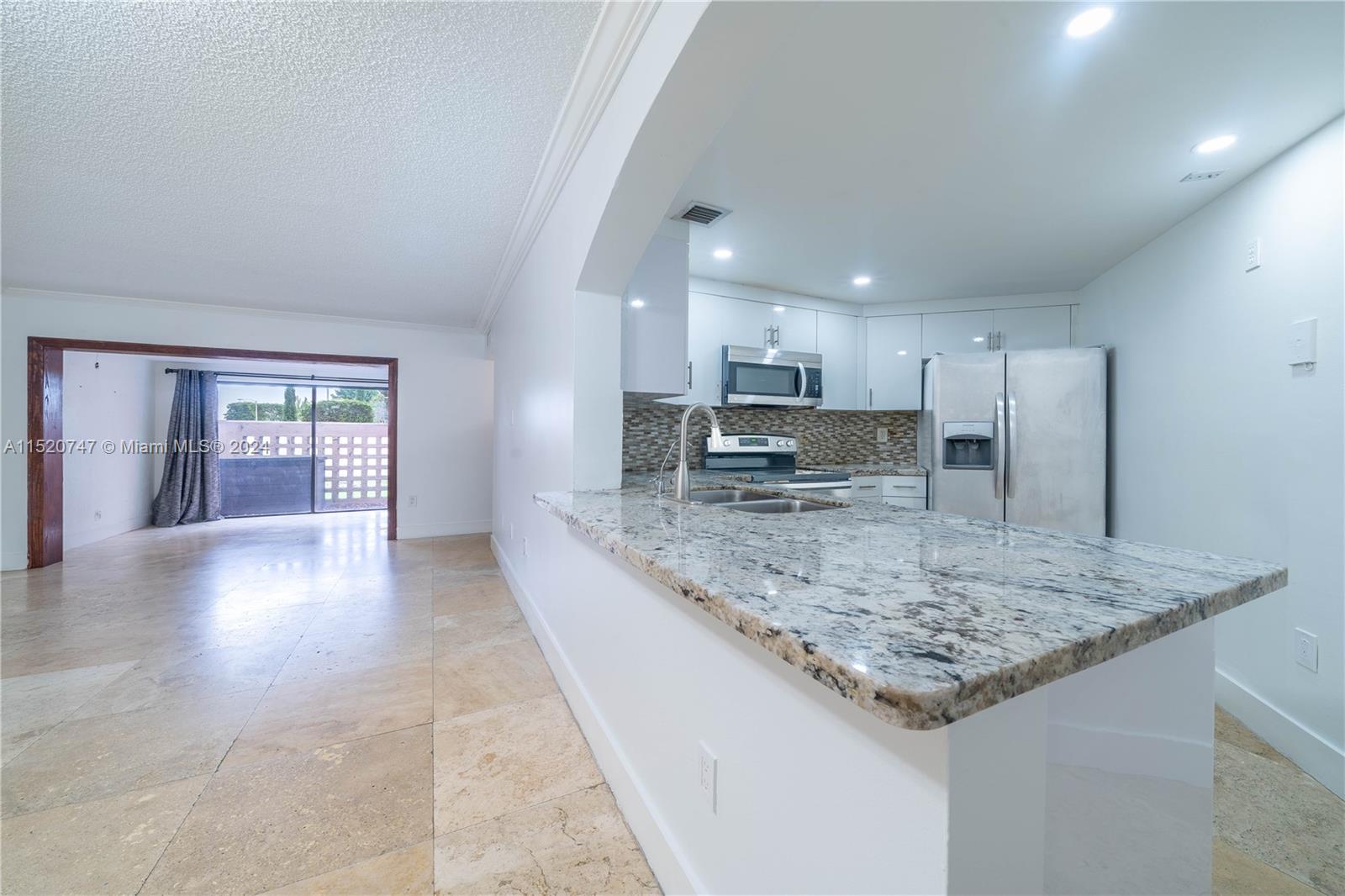 10237 NW 9th St Cir 102-4, Miami, Florida 33172, 2 Bedrooms Bedrooms, ,2 BathroomsBathrooms,Residentiallease,For Rent,10237 NW 9th St Cir 102-4,A11520747