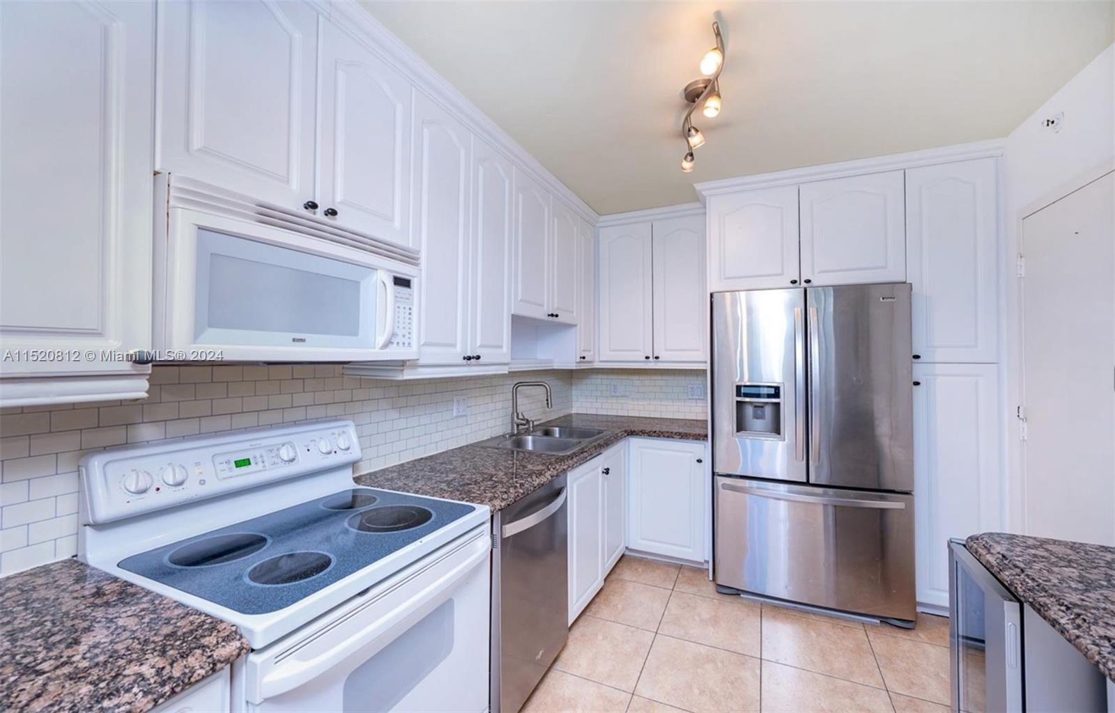 177 Ocean Lane Dr 206, Key Biscayne, Florida 33149, 2 Bedrooms Bedrooms, ,2 BathroomsBathrooms,Residential,For Sale,177 Ocean Lane Dr 206,A11520812