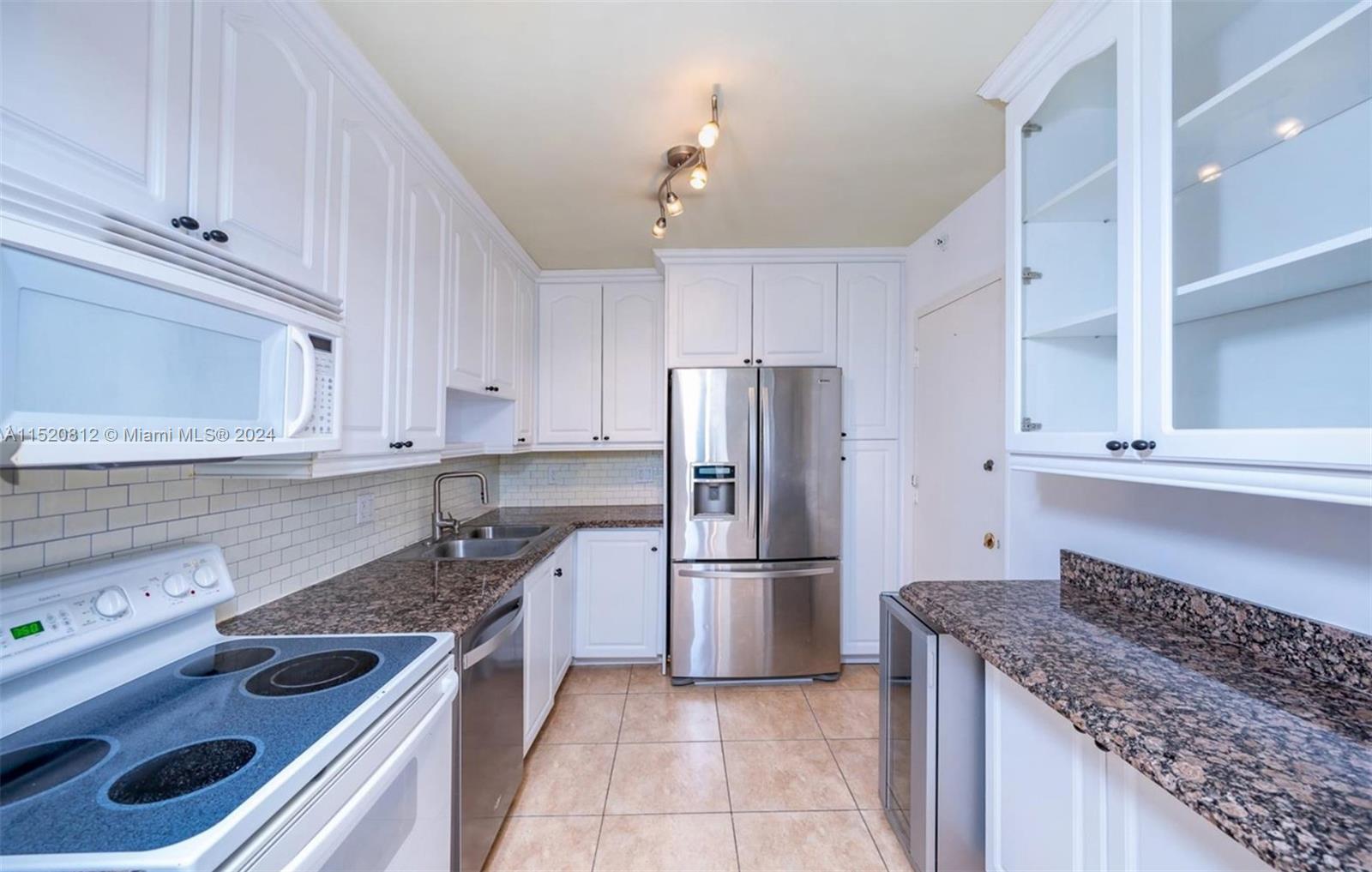 177 Ocean Lane Dr 206, Key Biscayne, Florida 33149, 2 Bedrooms Bedrooms, ,2 BathroomsBathrooms,Residential,For Sale,177 Ocean Lane Dr 206,A11520812