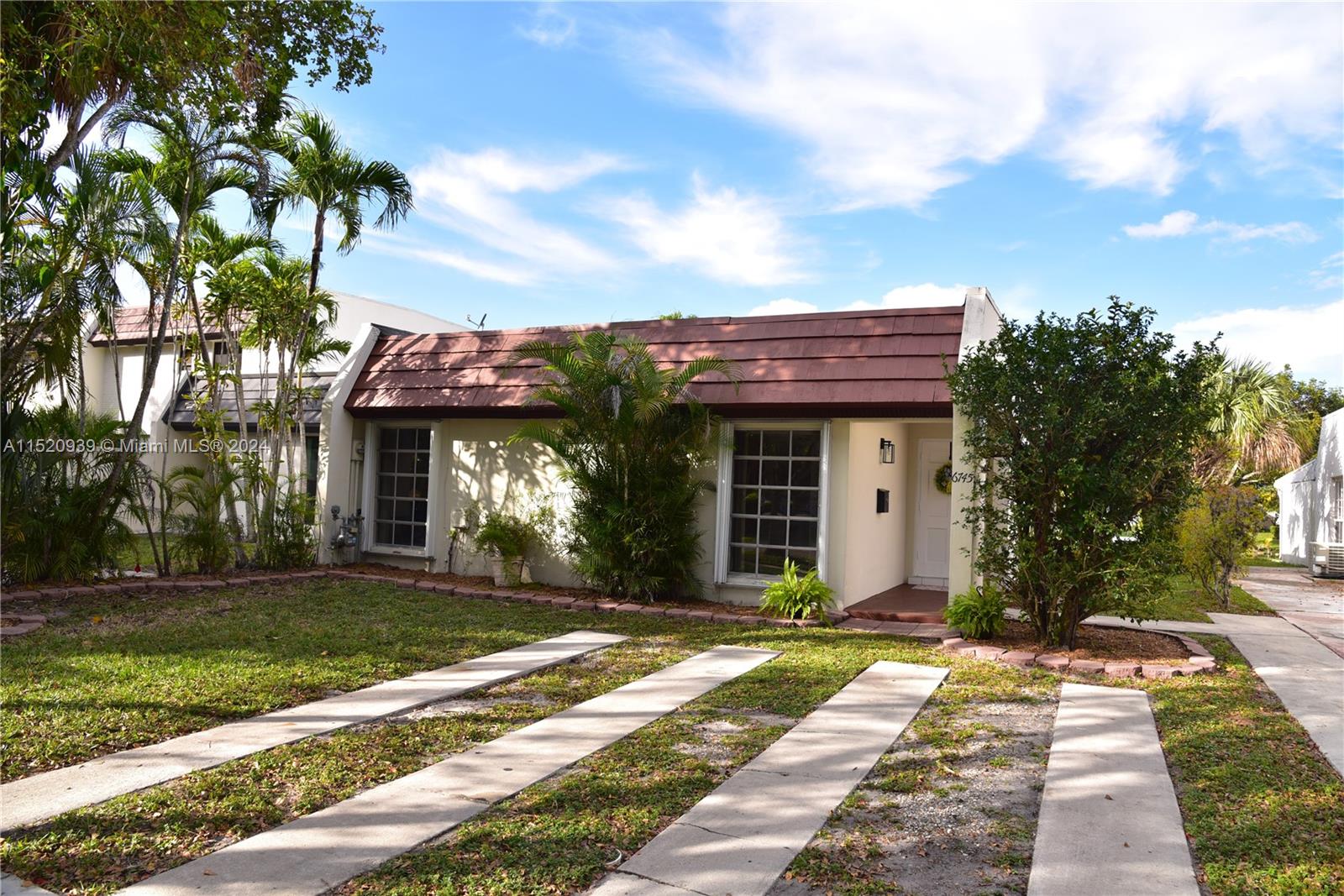 6745  Crooked Palm Ln  For Sale A11520939, FL