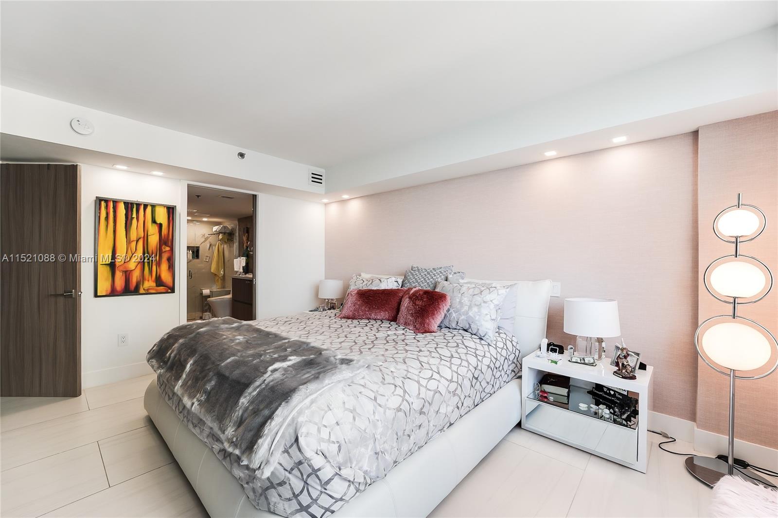 540 Brickell Key Dr 1528, Miami, Florida 33131, 2 Bedrooms Bedrooms, ,2 BathroomsBathrooms,Residential,For Sale,540 Brickell Key Dr 1528,A11521088