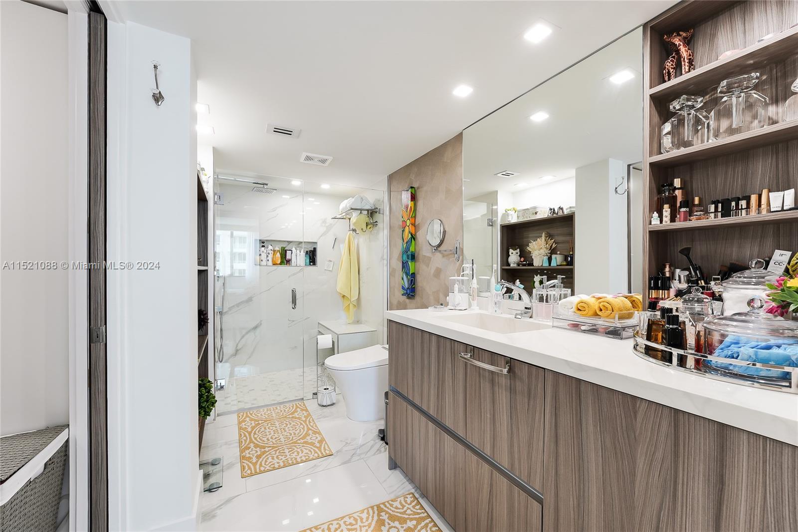 540 Brickell Key Dr 1528, Miami, Florida 33131, 2 Bedrooms Bedrooms, ,2 BathroomsBathrooms,Residential,For Sale,540 Brickell Key Dr 1528,A11521088