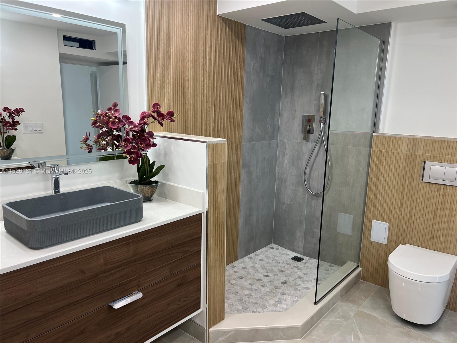 Sunny Isles Beach, Florida 33160, 4 Bedrooms Bedrooms, ,3 BathroomsBathrooms,Residential,For Sale,A11520181