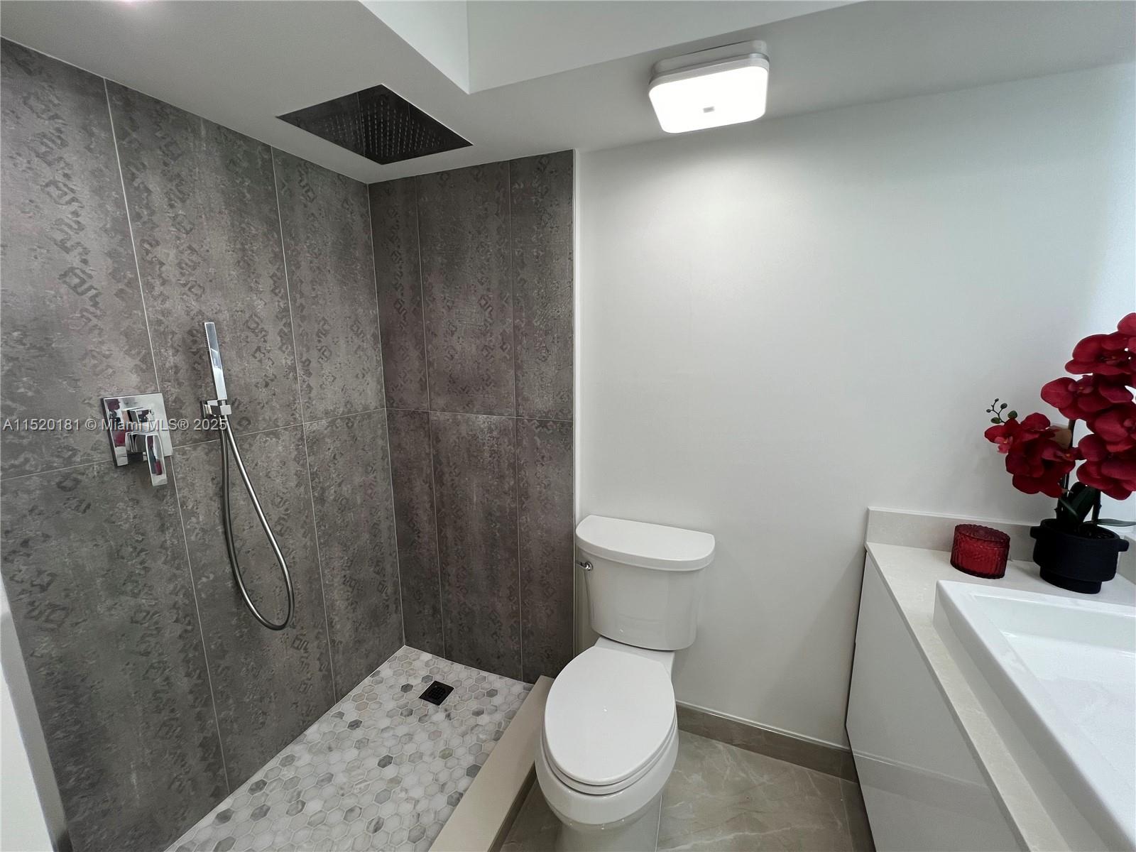 Sunny Isles Beach, Florida 33160, 4 Bedrooms Bedrooms, ,3 BathroomsBathrooms,Residential,For Sale,A11520181