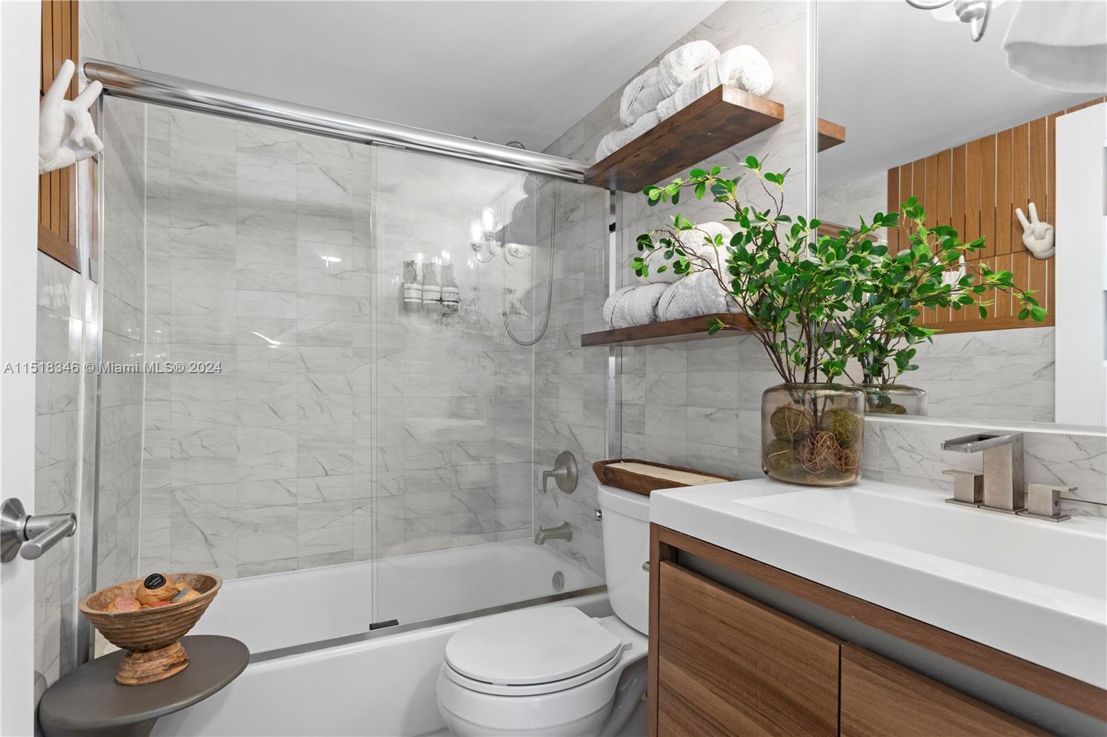 770 Claughton Island Dr 1705, Miami, Florida 33131, 1 Bedroom Bedrooms, ,1 BathroomBathrooms,Residential,For Sale,770 Claughton Island Dr 1705,A11518346