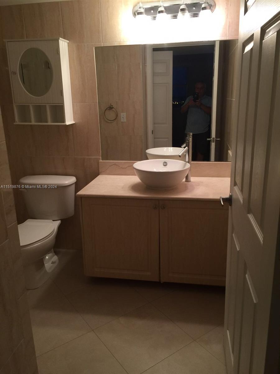 3000 CORAL WAY 1006, Coral Gables, Florida 33145, 2 Bedrooms Bedrooms, ,2 BathroomsBathrooms,Residentiallease,For Rent,3000 CORAL WAY 1006,A11519876