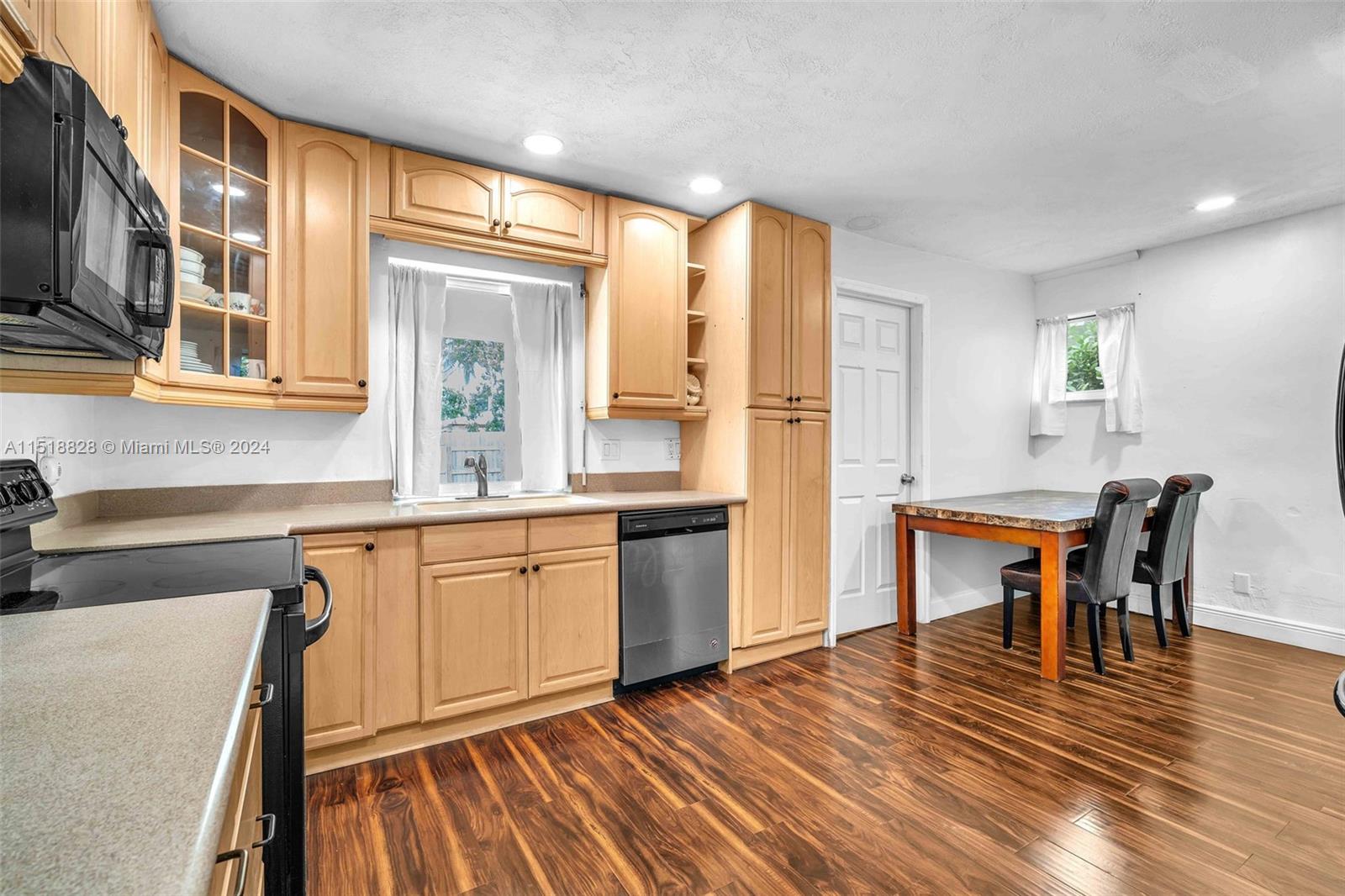1048 Johnson St, Hollywood, Florida 33019, 5 Bedrooms Bedrooms, ,3 BathroomsBathrooms,Residential,For Sale,1048 Johnson St,A11518828