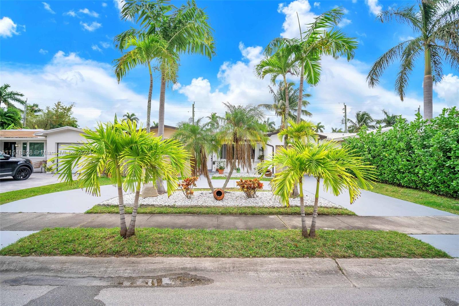 1048 Johnson St, Hollywood, Florida 33019, 5 Bedrooms Bedrooms, ,3 BathroomsBathrooms,Residential,For Sale,1048 Johnson St,A11518828