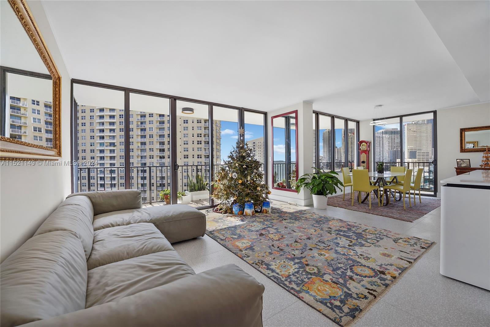 520 Brickell Key Dr A1015, Miami, Florida 33131, 2 Bedrooms Bedrooms, ,2 BathroomsBathrooms,Residential,For Sale,520 Brickell Key Dr A1015,A11521149