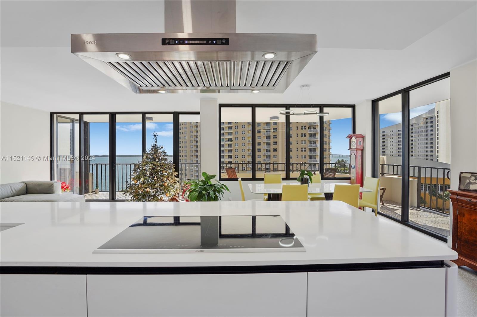520 Brickell Key Dr A1015, Miami, Florida 33131, 2 Bedrooms Bedrooms, ,2 BathroomsBathrooms,Residential,For Sale,520 Brickell Key Dr A1015,A11521149