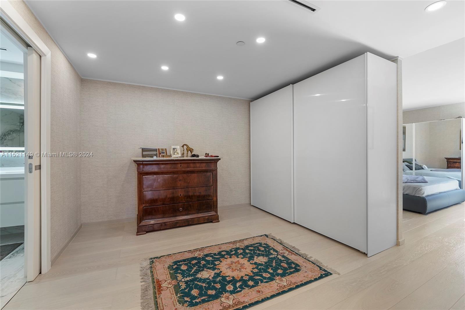 520 Brickell Key Dr A1015, Miami, Florida 33131, 2 Bedrooms Bedrooms, ,2 BathroomsBathrooms,Residential,For Sale,520 Brickell Key Dr A1015,A11521149