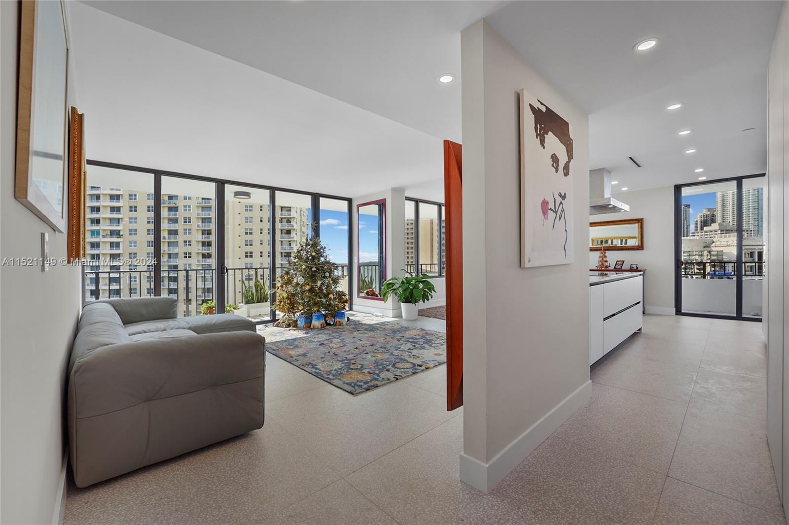 520 Brickell Key Dr A1015, Miami, Florida 33131, 2 Bedrooms Bedrooms, ,2 BathroomsBathrooms,Residential,For Sale,520 Brickell Key Dr A1015,A11521149