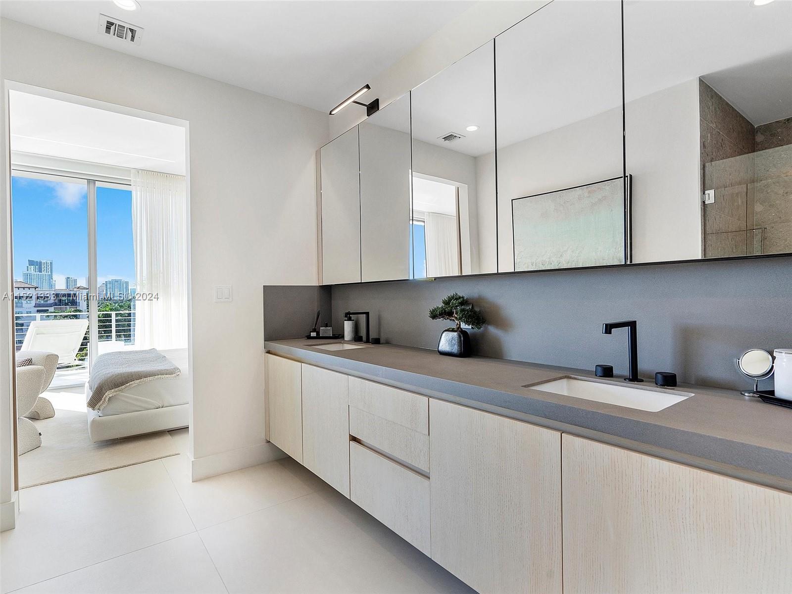 21 Isle Of Venice Dr PH1, Fort Lauderdale, Florida 33301, 4 Bedrooms Bedrooms, ,3 BathroomsBathrooms,Residentiallease,For Rent,21 Isle Of Venice Dr PH1,A11521333