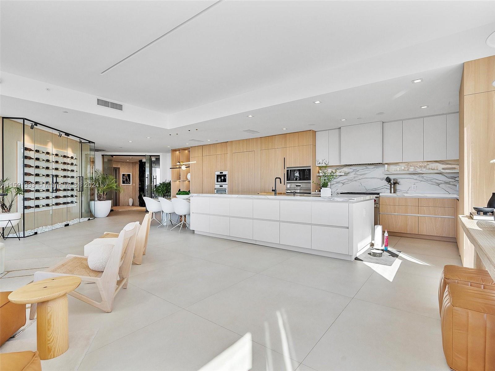 21 Isle Of Venice Dr PH1, Fort Lauderdale, Florida 33301, 4 Bedrooms Bedrooms, ,3 BathroomsBathrooms,Residentiallease,For Rent,21 Isle Of Venice Dr PH1,A11521333