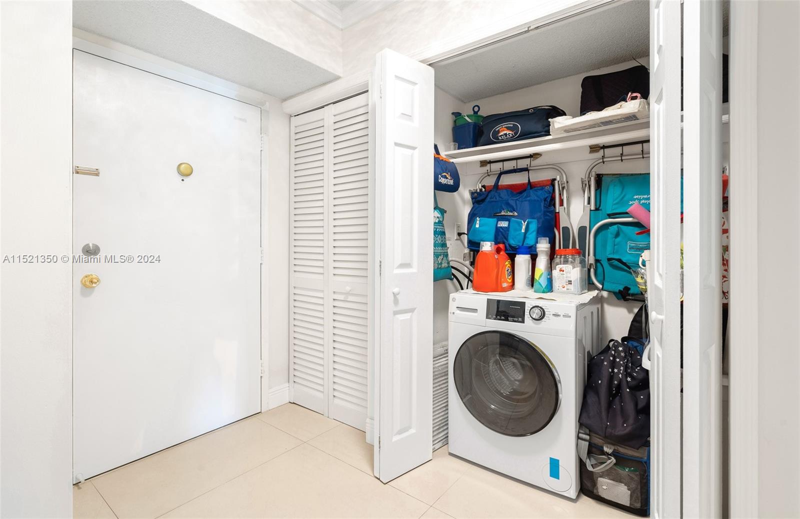 401 NE 14th Ave 104, Hallandale Beach, Florida 33009, 2 Bedrooms Bedrooms, ,2 BathroomsBathrooms,Residential,For Sale,401 NE 14th Ave 104,A11521350