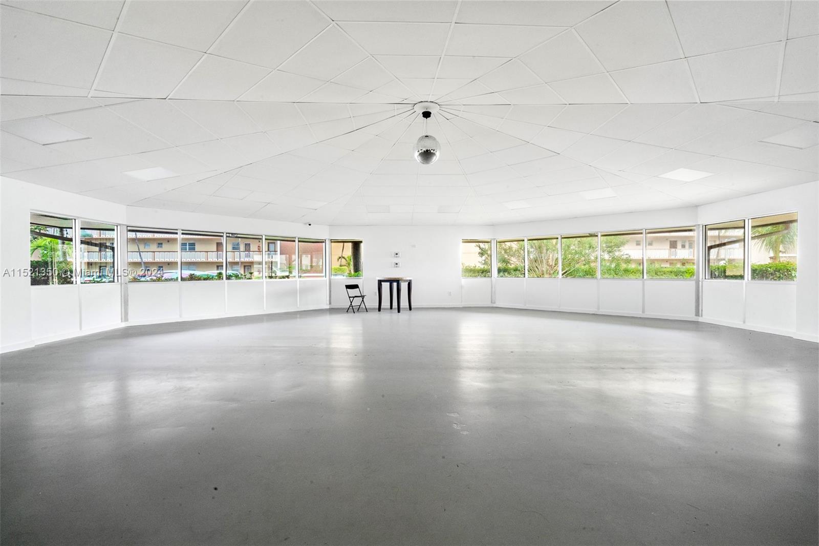 401 NE 14th Ave 104, Hallandale Beach, Florida 33009, 2 Bedrooms Bedrooms, ,2 BathroomsBathrooms,Residential,For Sale,401 NE 14th Ave 104,A11521350