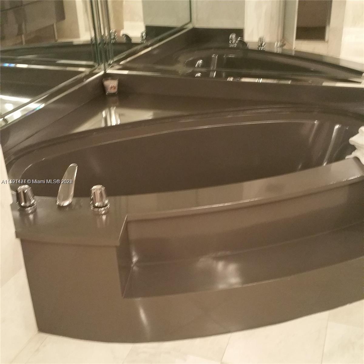 1865 S Ocean Dr 7B, Hallandale Beach, Florida 33009, 1 Bedroom Bedrooms, ,2 BathroomsBathrooms,Residential,For Sale,1865 S Ocean Dr 7B,A11521424