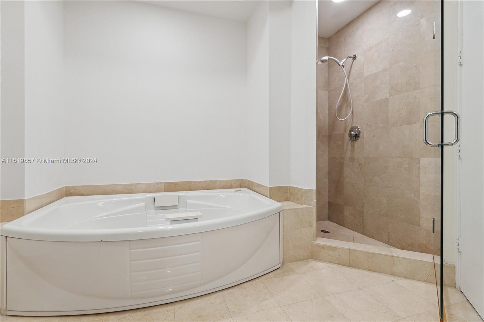 18101 Collins Ave 605, Sunny Isles Beach, Florida 33160, 2 Bedrooms Bedrooms, ,2 BathroomsBathrooms,Residential,For Sale,18101 Collins Ave 605,A11519857