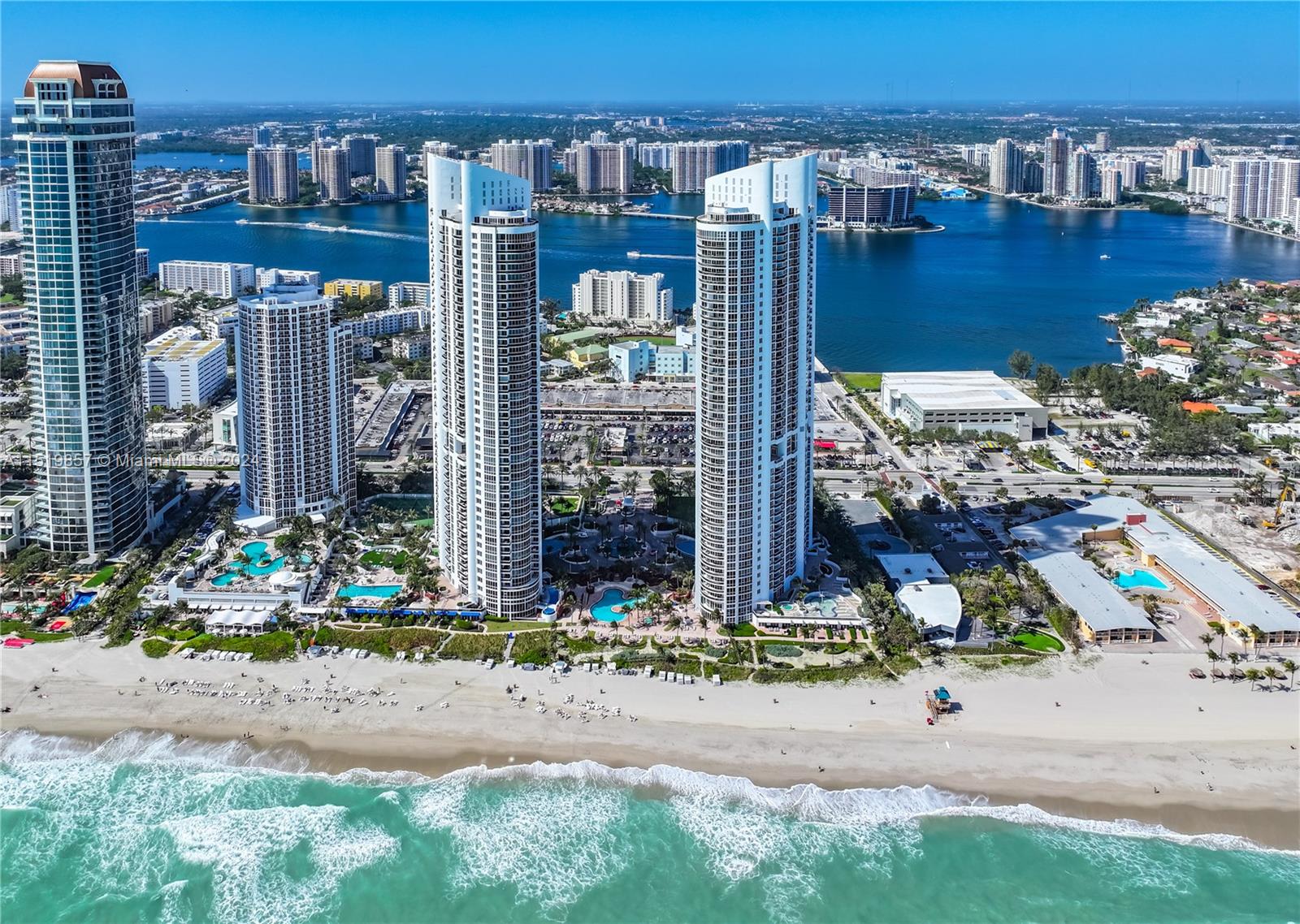 18101 Collins Ave 605, Sunny Isles Beach, Florida 33160, 2 Bedrooms Bedrooms, ,2 BathroomsBathrooms,Residential,For Sale,18101 Collins Ave 605,A11519857