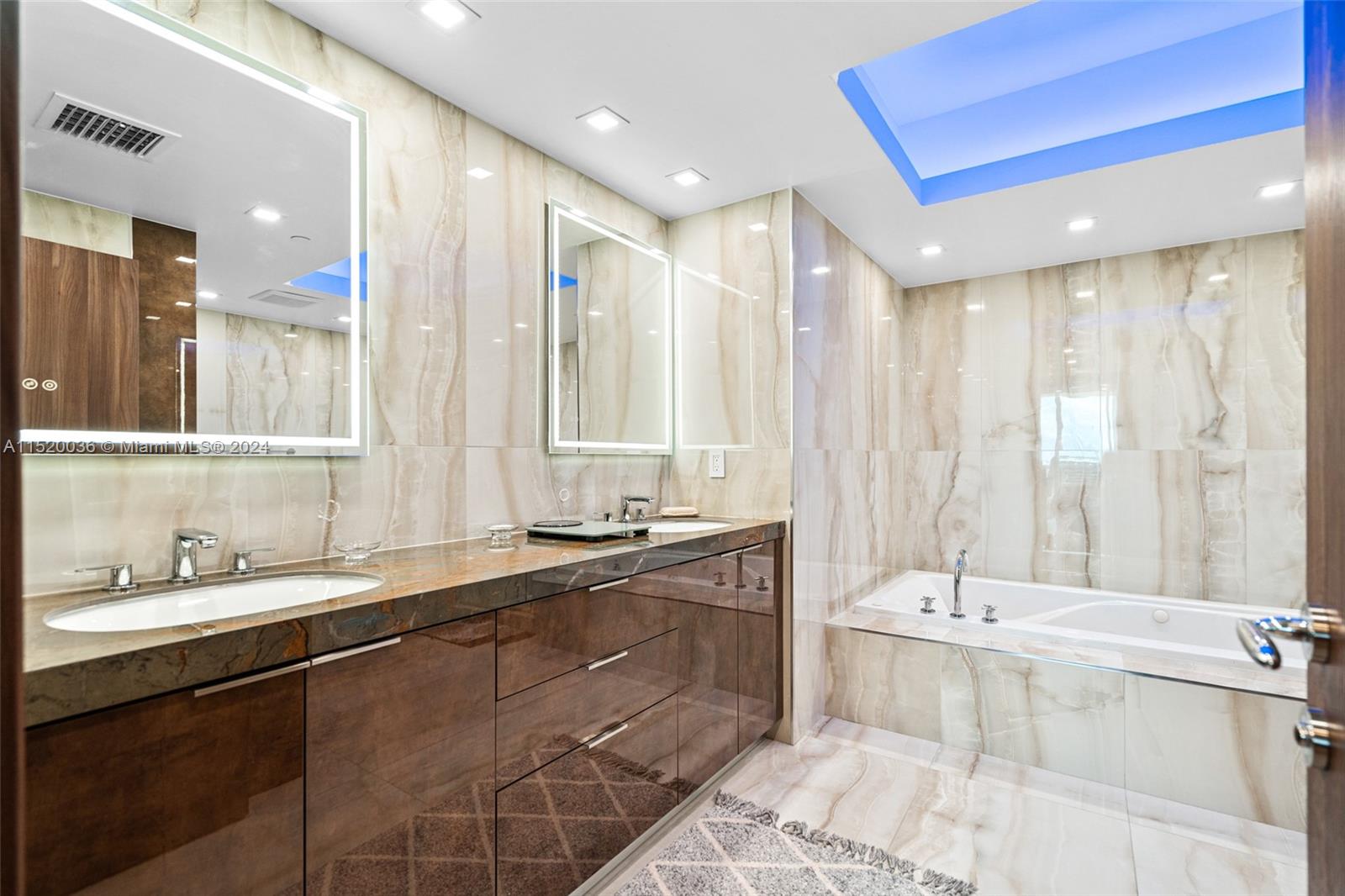 9559 Collins Ave S8-F, Surfside, Florida 33154, 1 Bedroom Bedrooms, ,2 BathroomsBathrooms,Residential,For Sale,9559 Collins Ave S8-F,A11520036