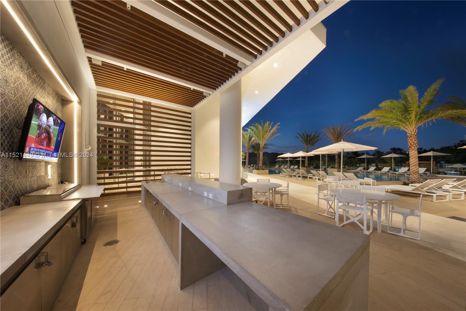 16385 Biscayne Blvd 602, North Miami Beach, Florida 33160, 1 Bedroom Bedrooms, ,2 BathroomsBathrooms,Residentiallease,For Rent,16385 Biscayne Blvd 602,A11521449