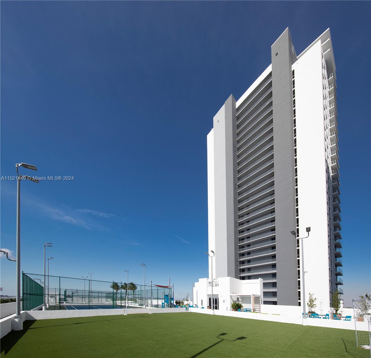 16385 Biscayne Blvd 602, North Miami Beach, Florida 33160, 1 Bedroom Bedrooms, ,2 BathroomsBathrooms,Residentiallease,For Rent,16385 Biscayne Blvd 602,A11521449