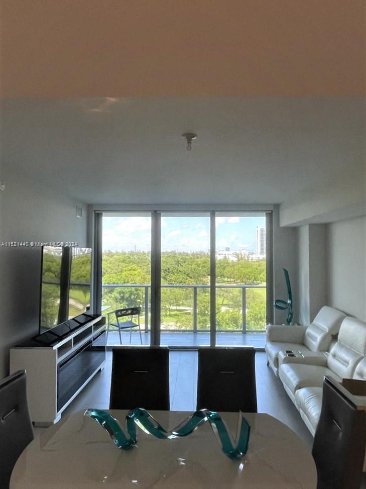 16385 Biscayne Blvd 602, North Miami Beach, Florida 33160, 1 Bedroom Bedrooms, ,2 BathroomsBathrooms,Residentiallease,For Rent,16385 Biscayne Blvd 602,A11521449