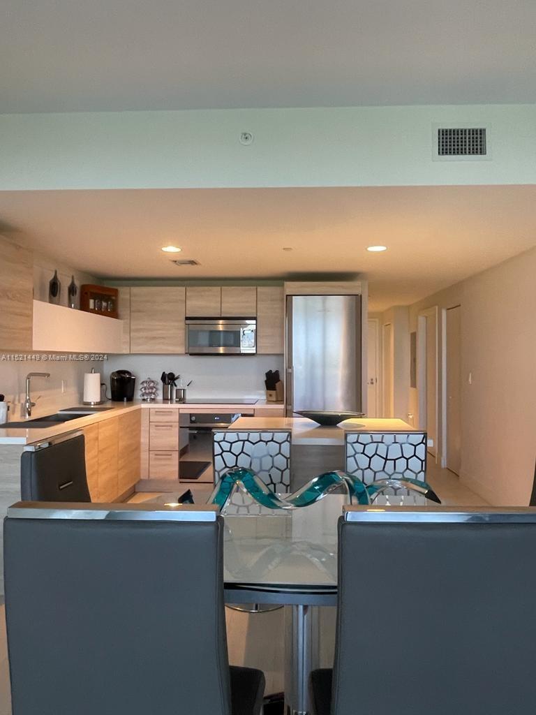 16385 Biscayne Blvd 602, North Miami Beach, Florida 33160, 1 Bedroom Bedrooms, ,2 BathroomsBathrooms,Residentiallease,For Rent,16385 Biscayne Blvd 602,A11521449
