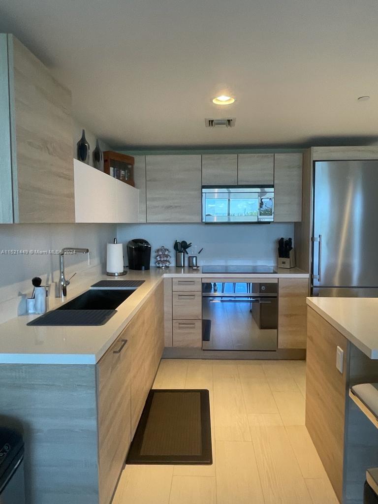 16385 Biscayne Blvd 602, North Miami Beach, Florida 33160, 1 Bedroom Bedrooms, ,2 BathroomsBathrooms,Residentiallease,For Rent,16385 Biscayne Blvd 602,A11521449