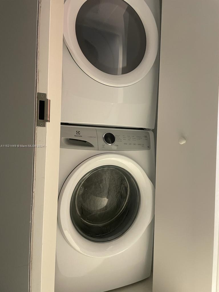16385 Biscayne Blvd 602, North Miami Beach, Florida 33160, 1 Bedroom Bedrooms, ,2 BathroomsBathrooms,Residentiallease,For Rent,16385 Biscayne Blvd 602,A11521449