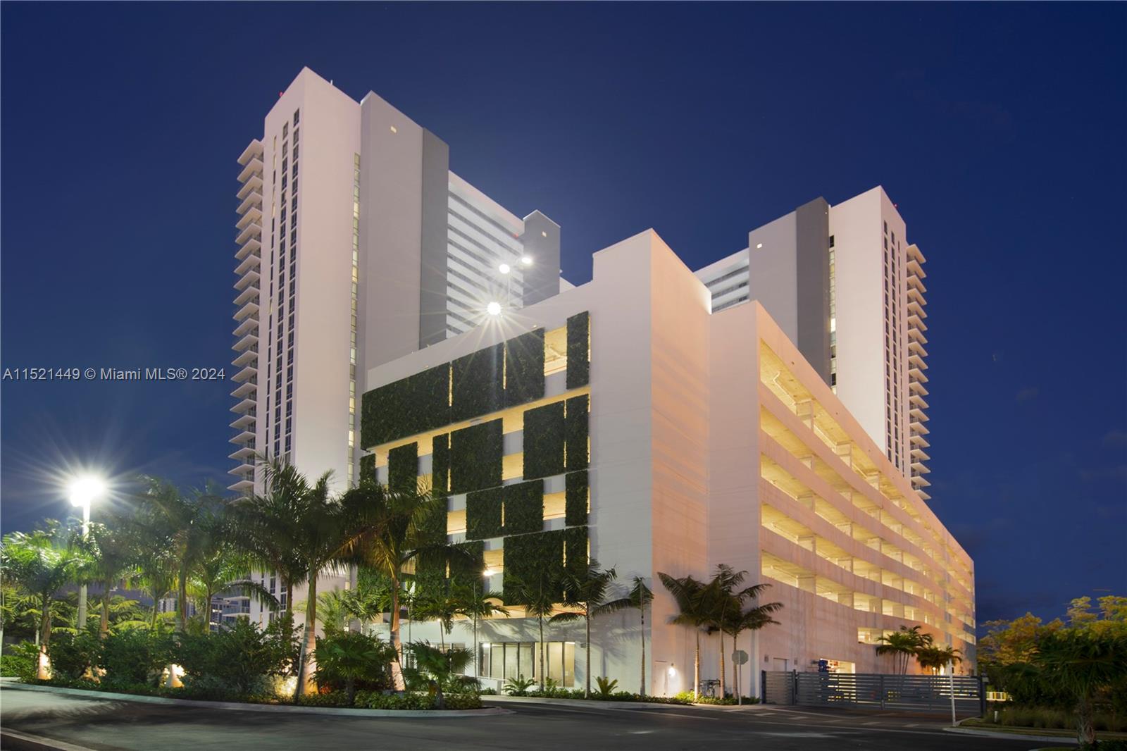 16385 Biscayne Blvd 602, North Miami Beach, Florida 33160, 1 Bedroom Bedrooms, ,2 BathroomsBathrooms,Residentiallease,For Rent,16385 Biscayne Blvd 602,A11521449
