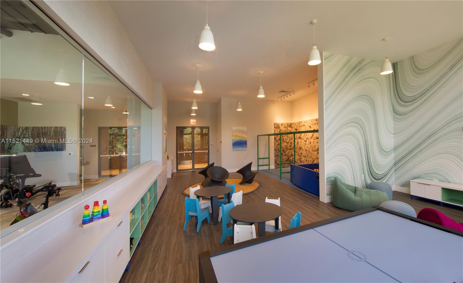 16385 Biscayne Blvd 602, North Miami Beach, Florida 33160, 1 Bedroom Bedrooms, ,2 BathroomsBathrooms,Residentiallease,For Rent,16385 Biscayne Blvd 602,A11521449
