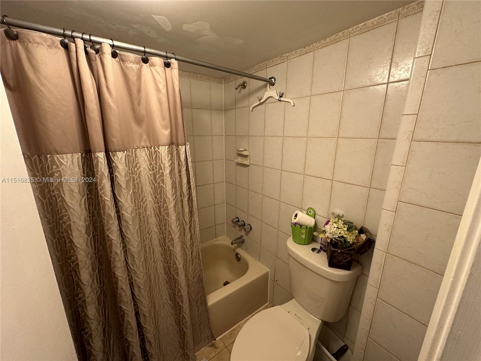 7135 Collins Ave 1721, Miami Beach, Florida 33141, 1 Bedroom Bedrooms, ,2 BathroomsBathrooms,Residential,For Sale,7135 Collins Ave 1721,A11516825