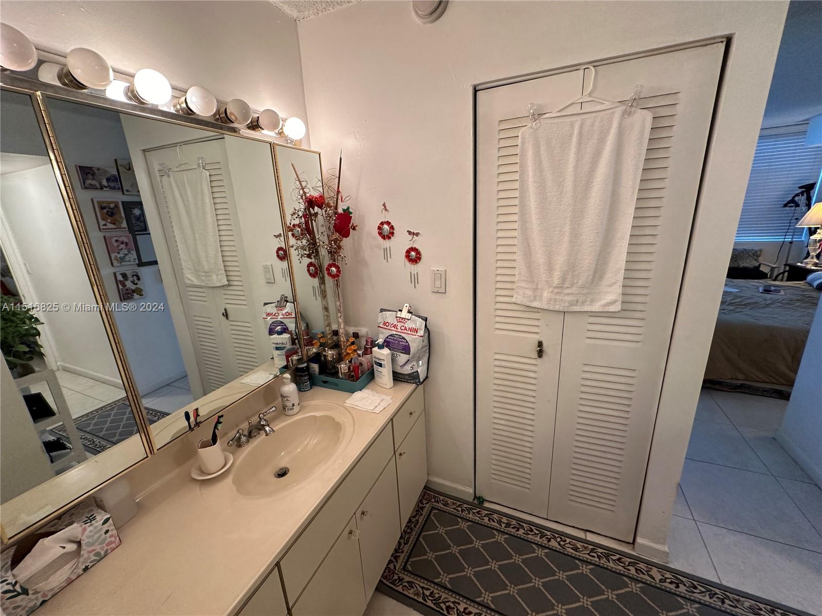 7135 Collins Ave 1721, Miami Beach, Florida 33141, 1 Bedroom Bedrooms, ,2 BathroomsBathrooms,Residential,For Sale,7135 Collins Ave 1721,A11516825
