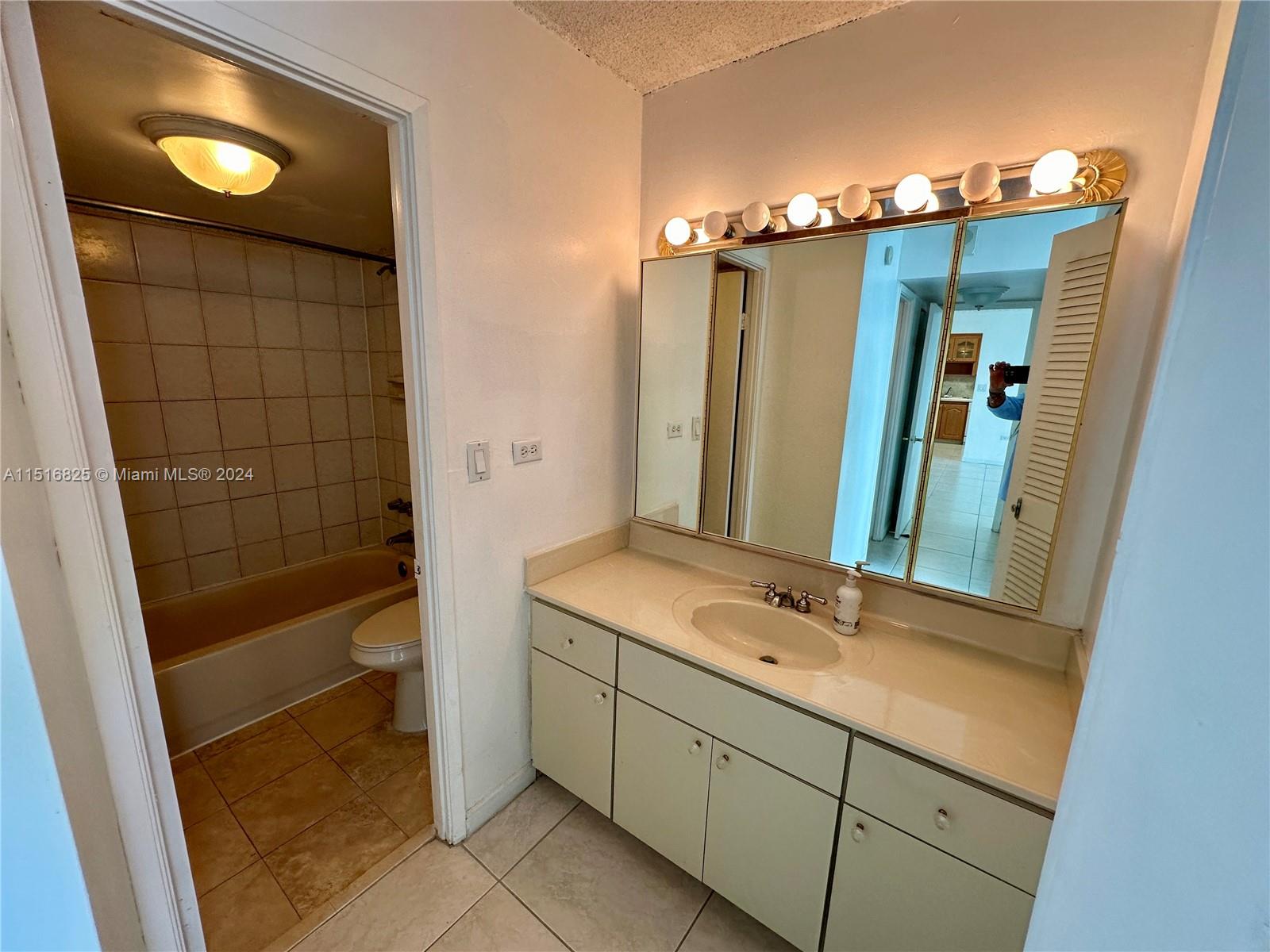 7135 Collins Ave 1721, Miami Beach, Florida 33141, 1 Bedroom Bedrooms, ,2 BathroomsBathrooms,Residential,For Sale,7135 Collins Ave 1721,A11516825