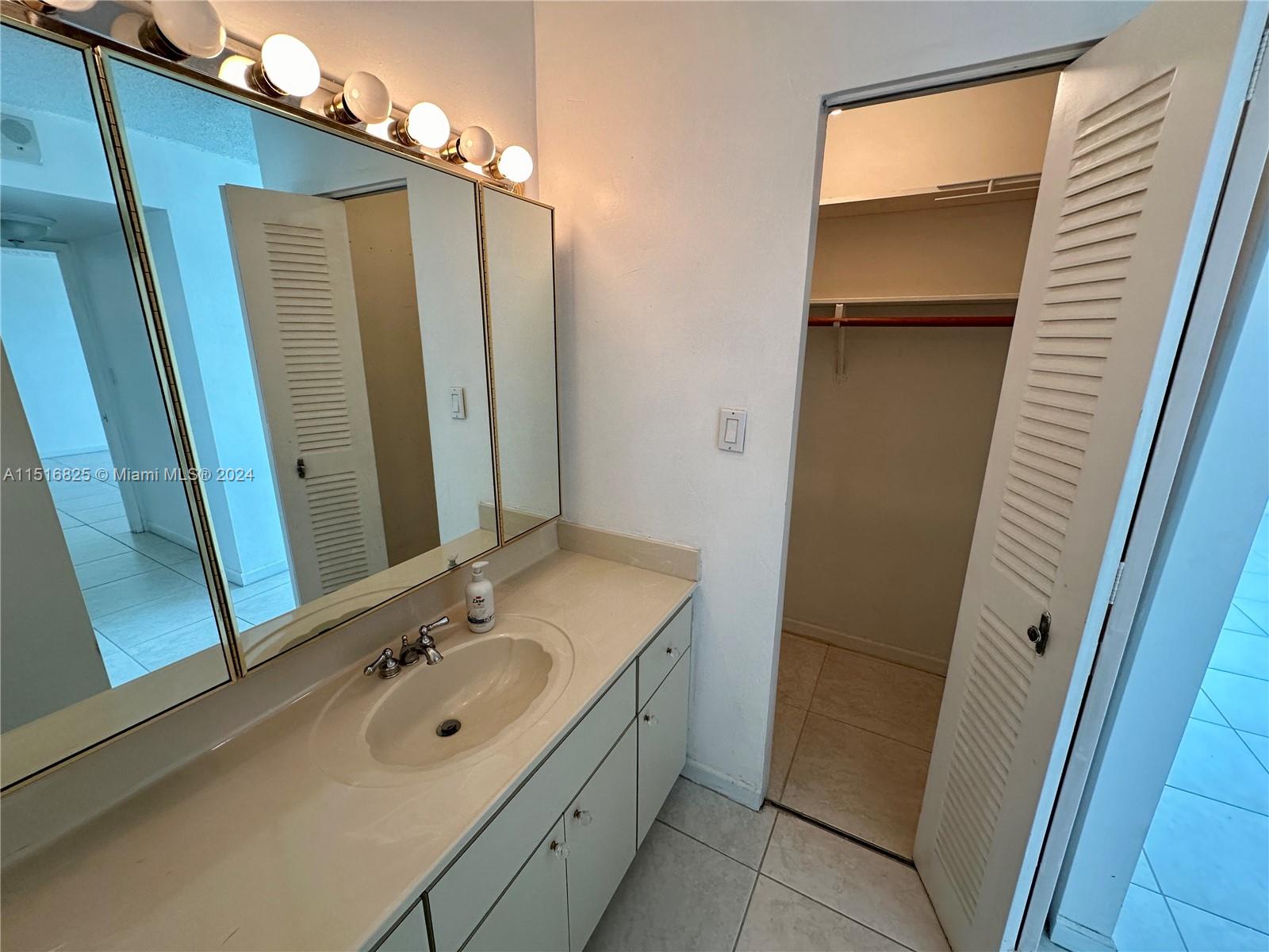 7135 Collins Ave 1721, Miami Beach, Florida 33141, 1 Bedroom Bedrooms, ,2 BathroomsBathrooms,Residential,For Sale,7135 Collins Ave 1721,A11516825